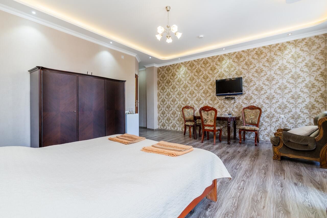 Гостевой дом White Hotel Guesthouse Зугдиди-21