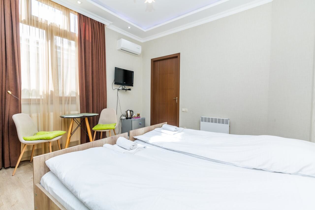 Гостевой дом White Hotel Guesthouse Зугдиди-25