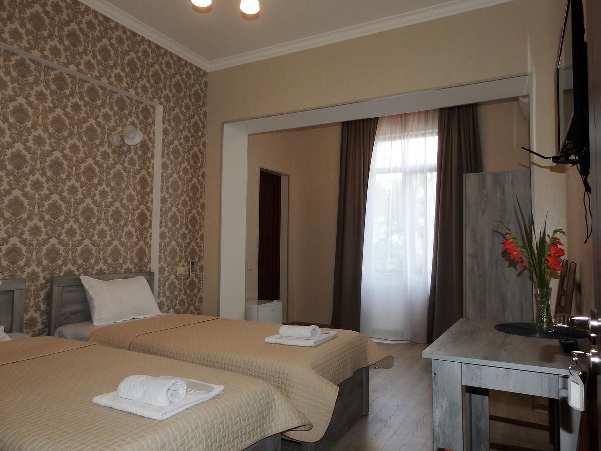 Гостевой дом White Hotel Guesthouse Зугдиди-43