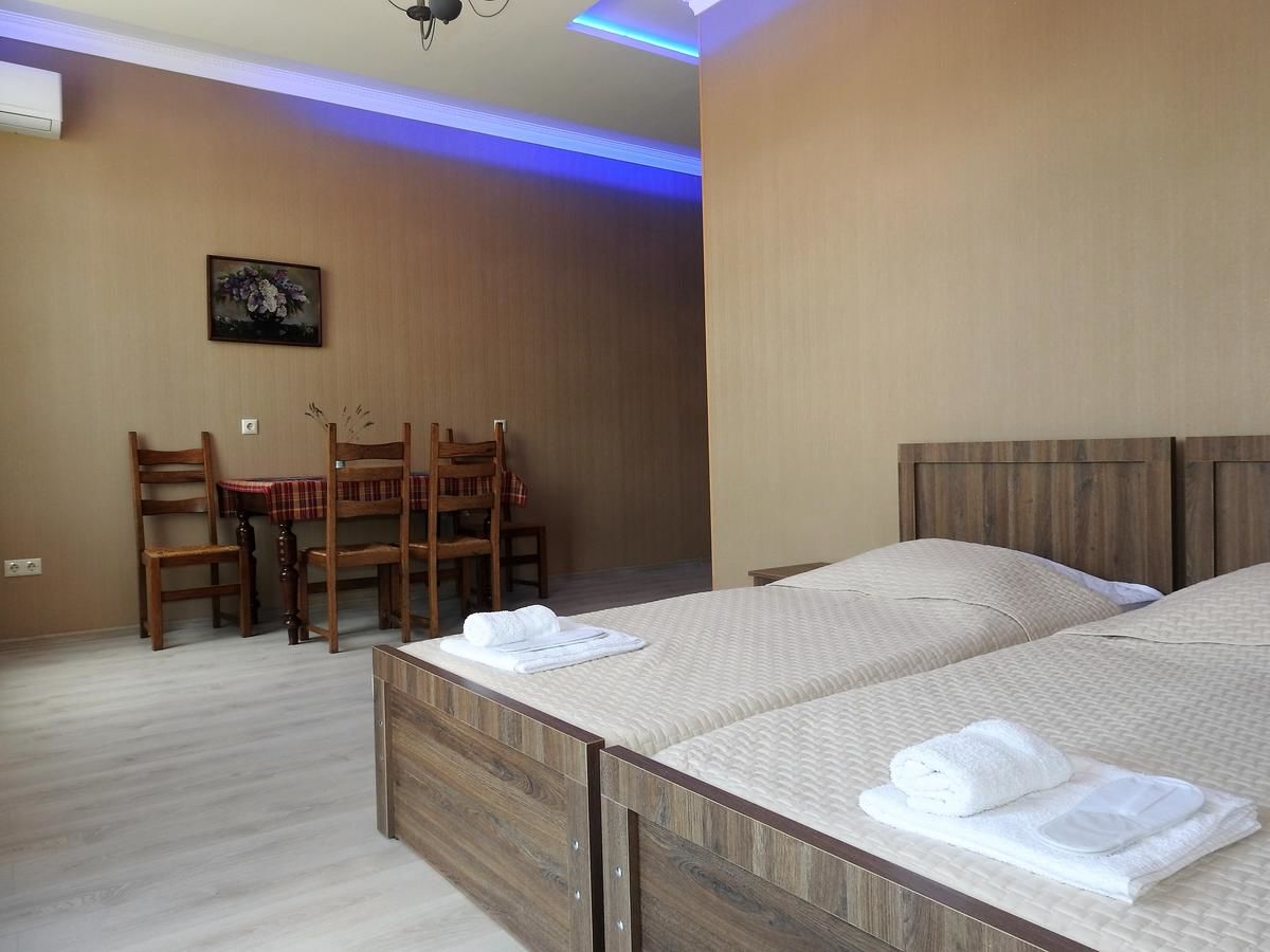 Гостевой дом White Hotel Guesthouse Зугдиди-46