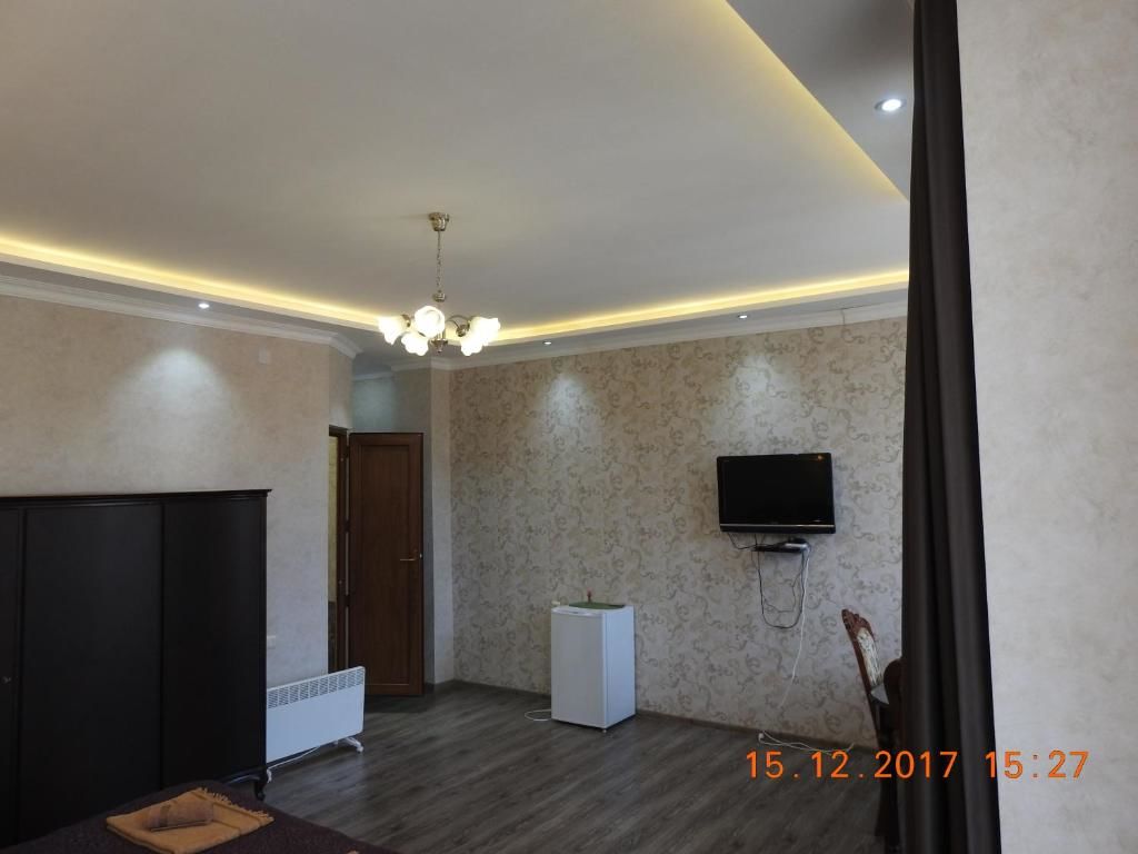 Гостевой дом White Hotel Guesthouse Зугдиди